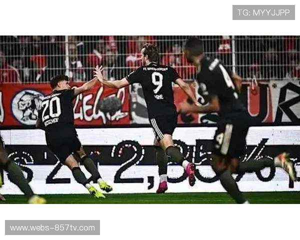 定位球成胜负手，柏林联合两度利用角球攻破拜仁球门